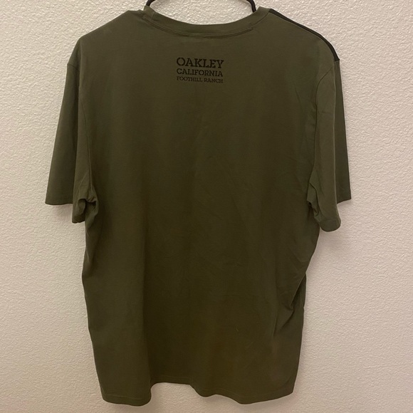 Oakley t shirt - Picture 2 of 2